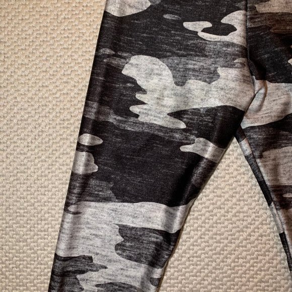 Bundle of 3 Terez Leggings - Picture 8 of 9